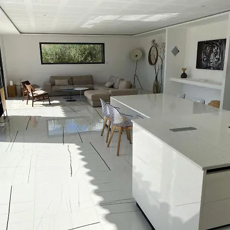 De 4 Chambres Avec Piscine Privee Jardin Clos Et Wifi A A 5 Km De La Plage فيلة