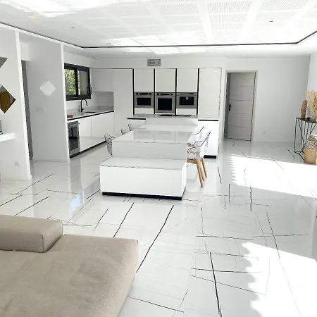 De 4 Chambres Avec Piscine Privee Jardin Clos Et Wifi A A 5 Km De La Plage *
